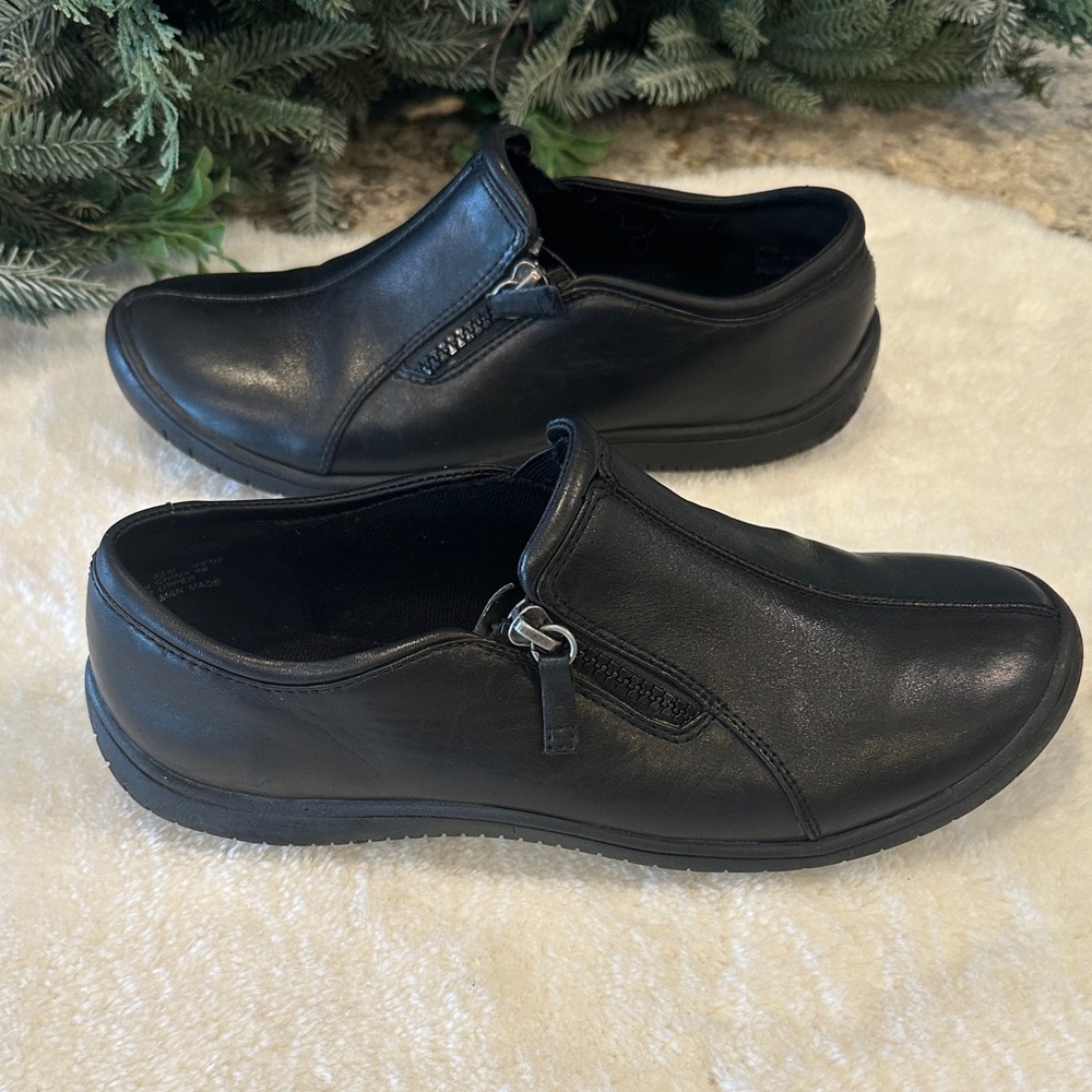 CLark leather upper shoes
